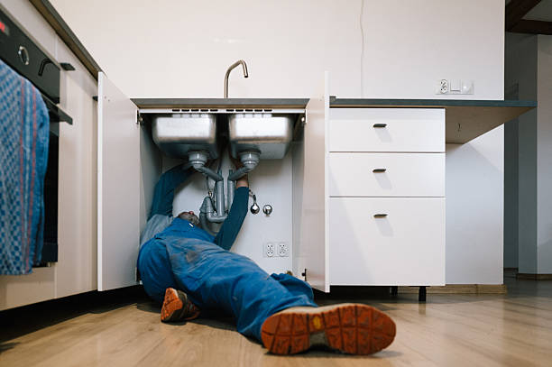 Professional Plumbing technician working in Good Hope, CA